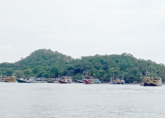 Nusabali.com - kapal-wisata-di-labuan-bajo-akan-ditertibkan