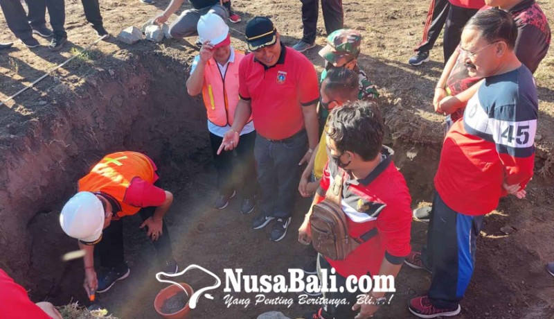 www.nusabali.com-bupati-letakkan-batu-pertama-pembangunan-tribun