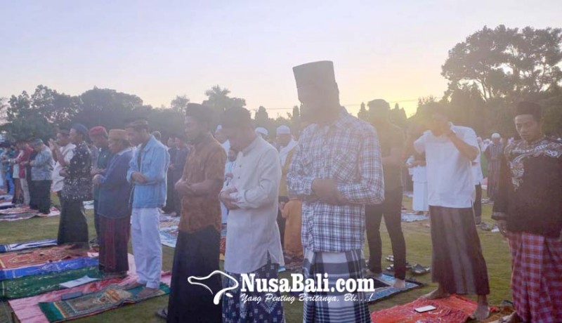 www.nusabali.com-umat-muslim-antusias-salat-idul-adha-di-taman-kota-singaraja