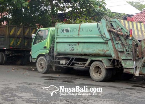 Nusabali.com - hanya-miliki-15-truk-pengangkut-sampah-dinas-lhk-minta-tambahan-armada