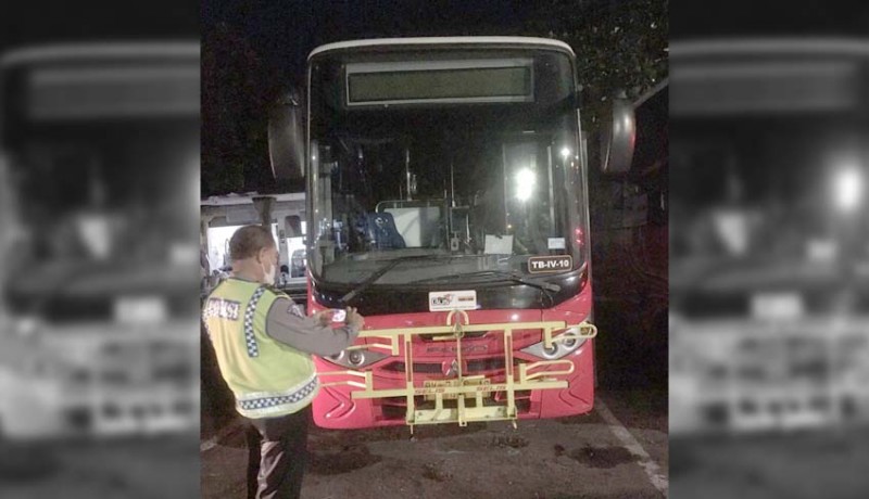 www.nusabali.com-bus-trans-metro-dewata-tabrak-pemotor-1-tewas