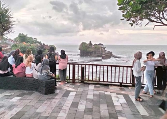 Nusabali.com - tahun-ini-tanah-lot-target-kunjungan-17-juta-wisatawan