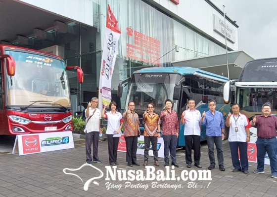 Nusabali.com - perkenalkan-hino-bus-euro4-hino-gelar-road-test