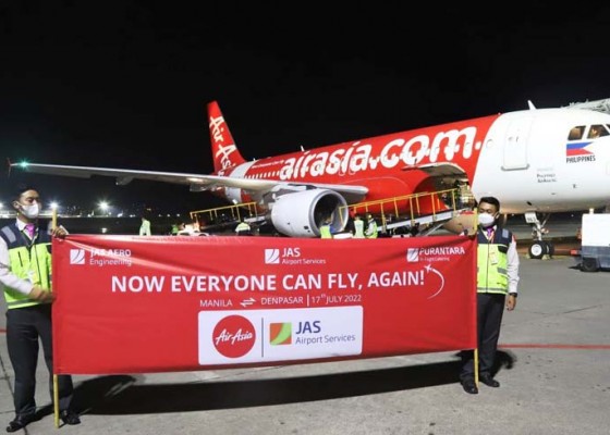 Nusabali.com - mendarat-perdana-di-bandara-ngurah-rai-minggu-malam-philippines-airasia-bawa-139-penumpang-ke-bali