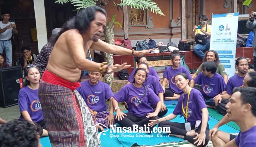 www.nusabali.com-18-koreografer-muda-terpilih-seluruh-indonesia-workshop-dan-pentas-tari-kecak-bersama-maestro-ketut-rina
