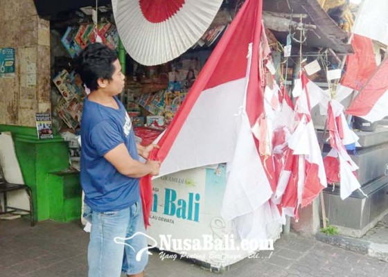 Nusabali.com - jelang-agustusan-penjual-bendera-berharap-lebih-ramai