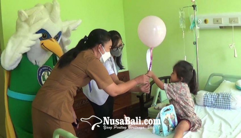 www.nusabali.com-peringati-han-rsu-negara-bagikan-bingkisan-ke-pasien-anak