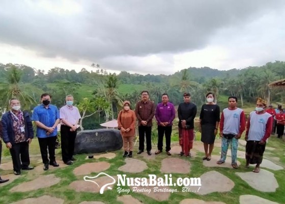 Nusabali.com - pejabat-bappenas-kunjungi-desa-sidan