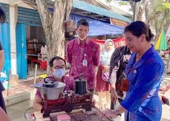Nusabali.com - timbangan-178-pedagang-di-pasar-gianyar-ditera-ulang