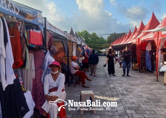 Nusabali.com - tempat-relokasi-pedagang-pasar-seni-kuta-pedagang-keluhkan-cuaca-panas