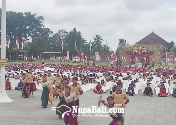 Nusabali.com - paper-mob-meriahkan-hut-ri-di-bangli-libatkan-1100-siswa