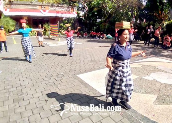 Nusabali.com - hut-ke-77-ri-pemkot-gelar-fun-games-antarbagian
