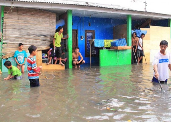 Nusabali.com - hujan-sekejap-denpasar-terendam-banjir