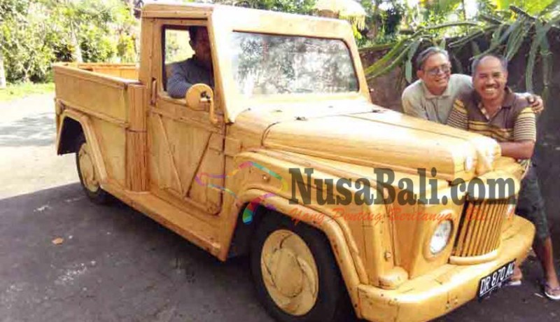 www.nusabali.com-warga-desa-bengkel-bikin-mobil-kayu