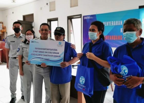 Nusabali.com - masih-terdampak-pandemi-kube-dharma-bakti-dapat-bantuan-jasa-raharja-bali