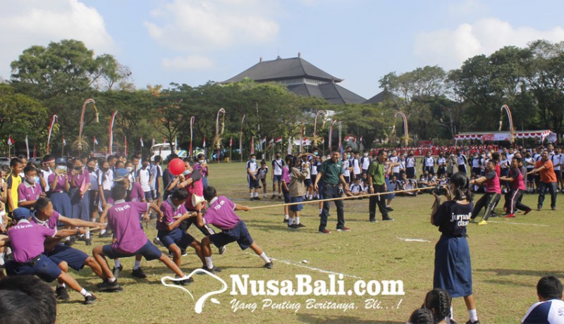 www.nusabali.com-seru-tarik-tambang-siswa-lawan-guru-smpn-10-denpasar