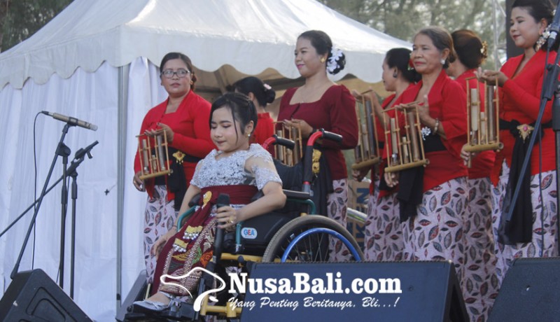 www.nusabali.com-anggita-chandra-penyanyi-disabilitas-yang-gigih-berkarya