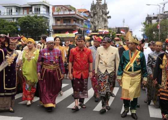 Nusabali.com - klungkung-tuan-rumah-festival-adat-budaya-nusantara