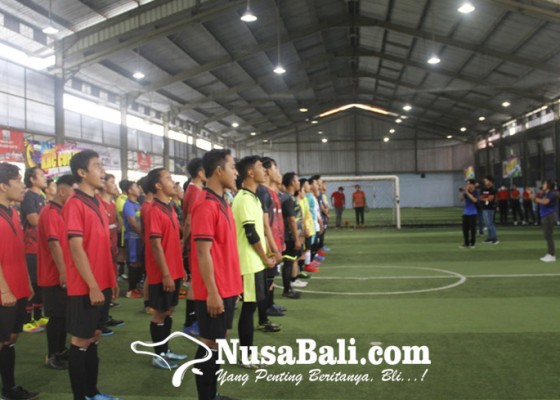 Nusabali.com - karyawan-krisna-bali-dan-jatim-ramaikan-turnamen-futsal-khc-cup-vii