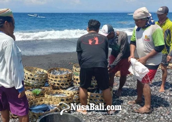 Nusabali.com - nelayan-harapkan-subsidi-pertalite