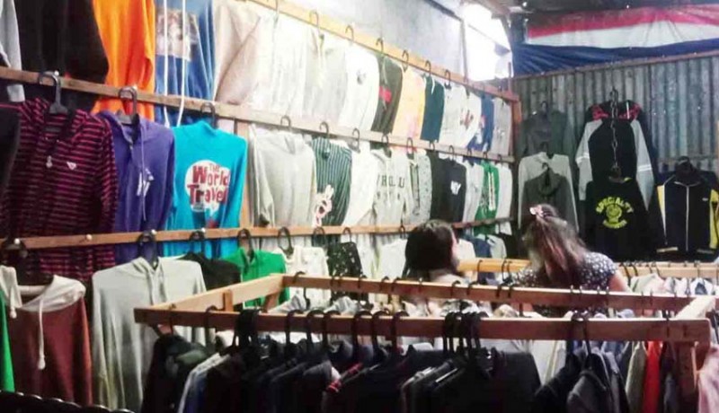 www.nusabali.com-baju-bekas-dimusnahkan-pasokan-di-pasar-kodok-masih-aman