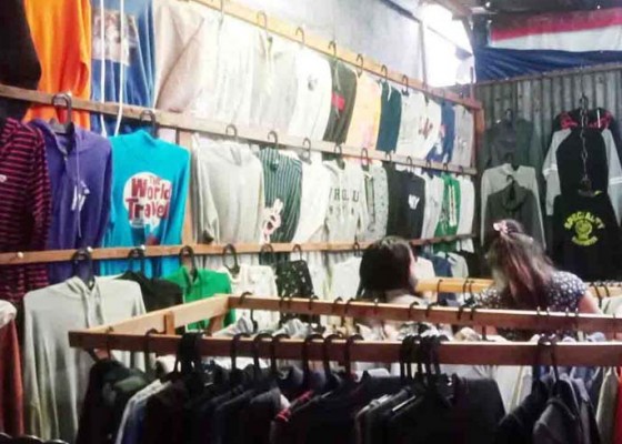 Nusabali.com - baju-bekas-dimusnahkan-pasokan-di-pasar-kodok-masih-aman