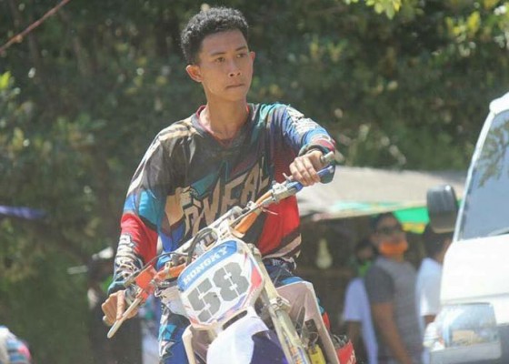 Nusabali.com - peserta-kejurnas-motor-cross-tewas-kecelakaan