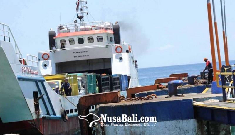 www.nusabali.com-lima-kapal-ferry-masuk-dok