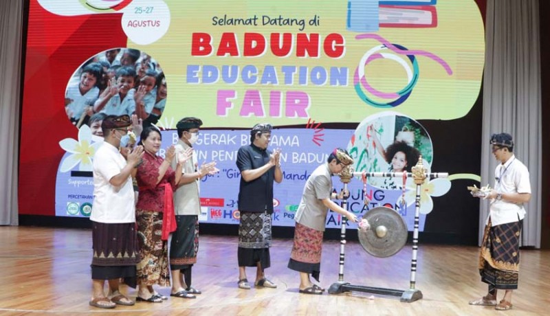 www.nusabali.com-adi-arnawa-buka-badung-education-fair-tahun-2022
