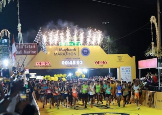 Nusabali.com - pelari-maroko-dan-uganda-juara-maybank-bali-marathon-2022