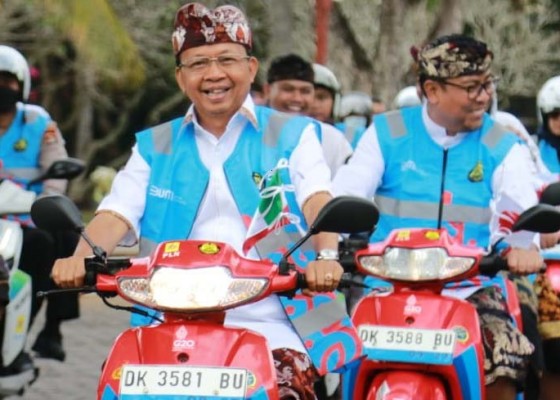 Nusabali.com - canangkan-bali-sebagai-provinsi-bebas-emisi-menteri-esdm-beri-penghargaan-ke-gubernur-koster