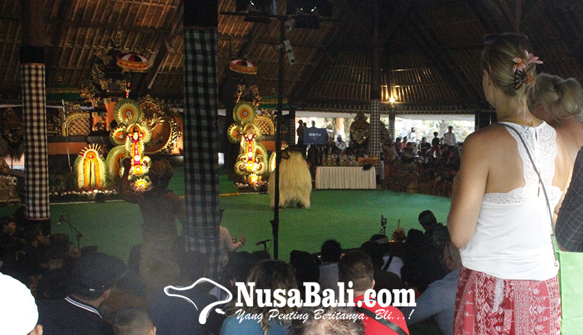 www.nusabali.com-taman-ayun-barong-festival-curi-perhatian-wisatawan-asing