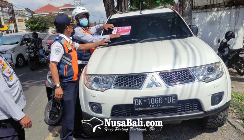 www.nusabali.com-dishub-denpasar-tertibkan-53-kendaraan-langgar-parkir-di-jalan-protokol