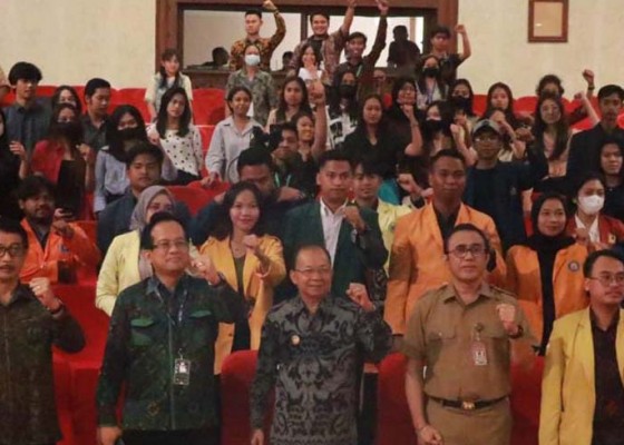 Nusabali.com - gubernur-koster-buka-rakernas-aliansi-bem-se-indonesia