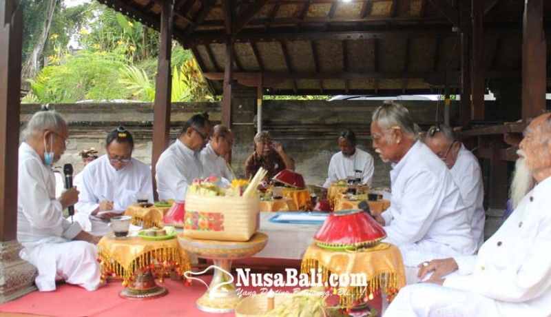 www.nusabali.com-sulinggih-dan-walaka-baca-geguritan-sejarah-puputan-badung