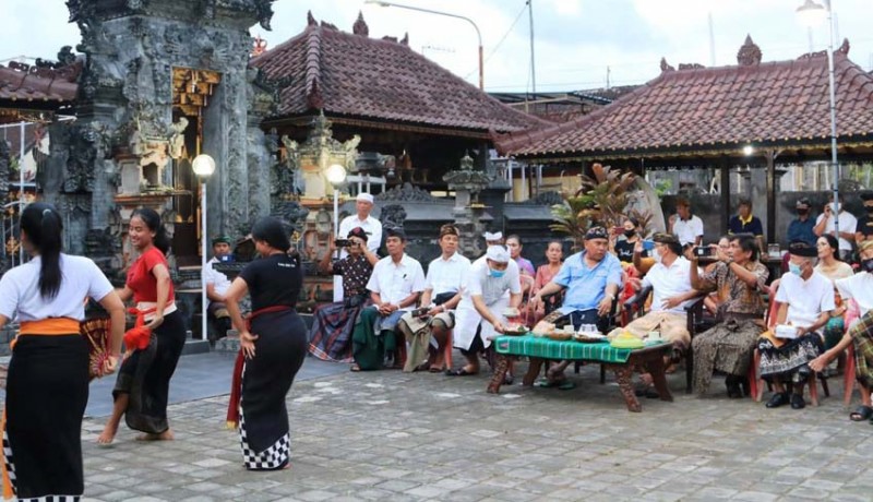 www.nusabali.com-jembrana-tampilkan-joged-bumbung-di-festival-kebudayaan-jogjakarta