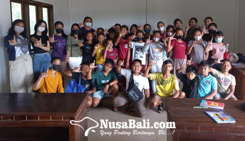 www.nusabali.com-kredibali-ajak-anak-anak-desa-puhu-belajar-bahasa-inggris-gratis