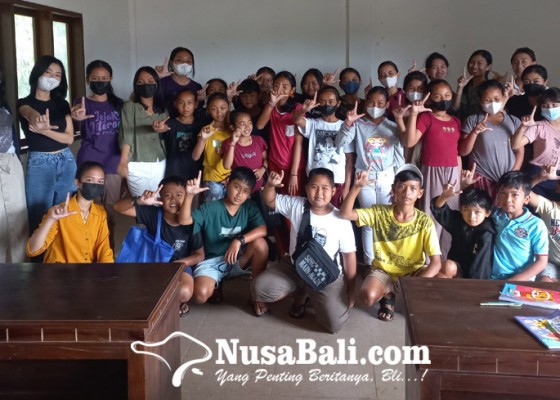 Nusabali.com - kredibali-ajak-anak-anak-desa-puhu-belajar-bahasa-inggris-gratis