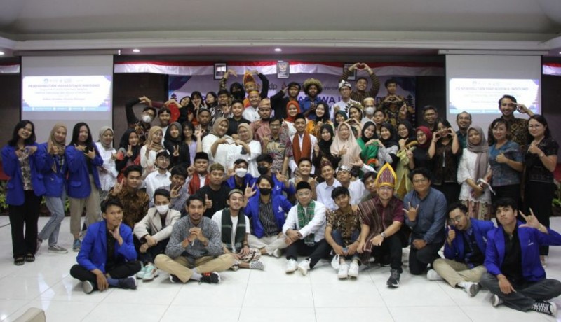 www.nusabali.com-53-mahasiswa-berbagai-kampus-se-indonesia-antusias-ikuti-perkuliahan-di-itb-stikom-bali