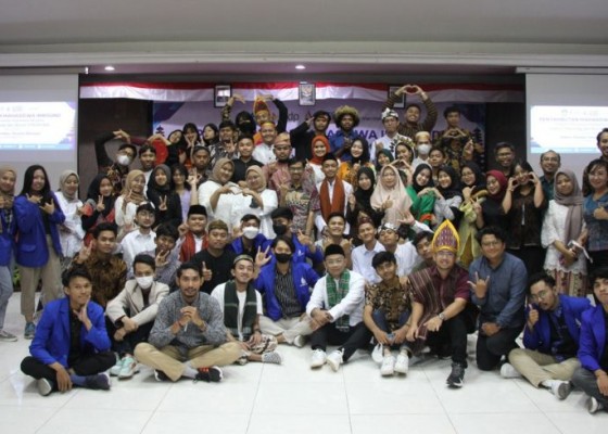 Nusabali.com - 53-mahasiswa-berbagai-kampus-se-indonesia-antusias-ikuti-perkuliahan-di-itb-stikom-bali