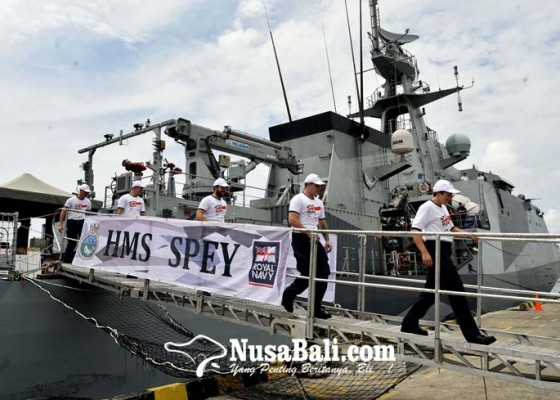 Nusabali.com - kapal-perang-inggris-hms-spey-sandar-di-benoa