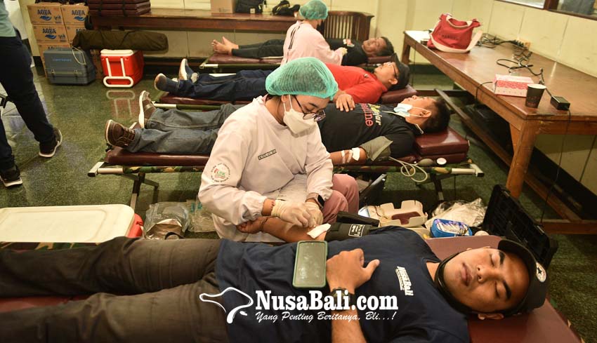 www.nusabali.com-puluhan-kantong-darah-terkumpul-saat-donor-darah-hut-ke-28-nusabali