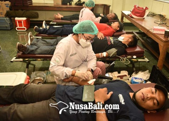 Nusabali.com - puluhan-kantong-darah-terkumpul-saat-donor-darah-hut-ke-28-nusabali