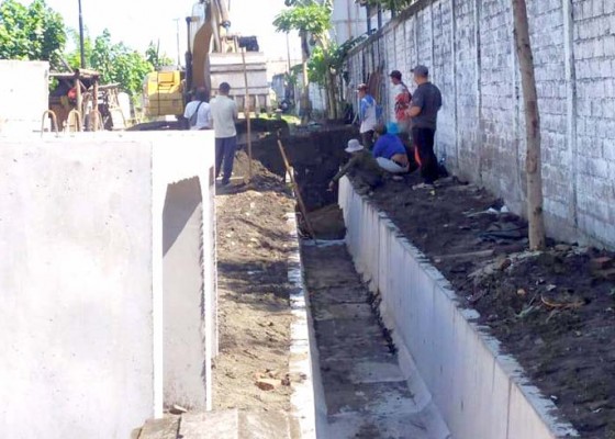 Nusabali.com - target-proyek-drainase-pengambengan-rampung-akhir-november-2022