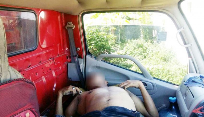 www.nusabali.com-sopir-ditemukan-tewas-dalam-truk