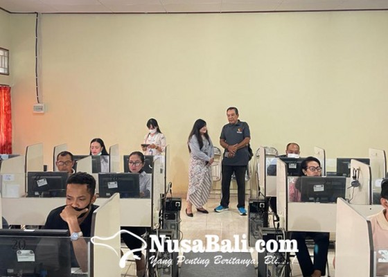 Nusabali.com - tes-cat-calon-panwascam-denpasar-diikuti-46-peserta