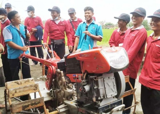 Nusabali.com - minim-sdm-petani-dilatih-operasikan-traktor