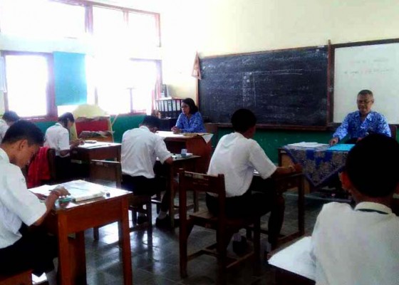 Nusabali.com - sembilan-murid-smp-lb-ikut-un-47-siswa-hanya-ujian-sekolah