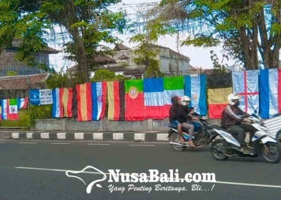 Nusabali.com - piala-dunia-2022-sudah-dekat-denpasar-semarak-bendera-negara-peserta