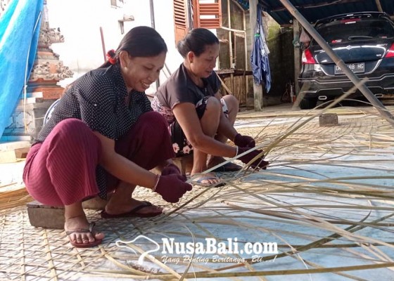 Nusabali.com - dapat-orderan-untuk-g20-1500-meter-anyaman-bambu-dari-tabanan-siap-dikirim